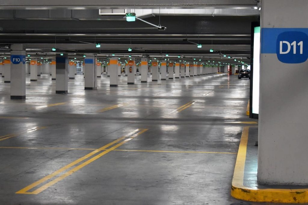 Parkeergarage, overdekt parkeren